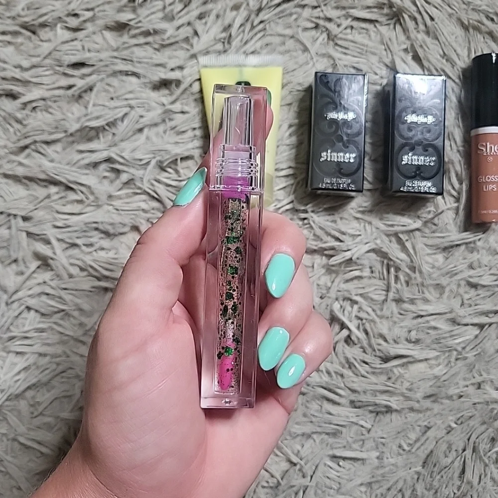 Beauty Bundle Clinique Kat Von D Lips Plumping Lip Gloss Moisturizer ✨️💫